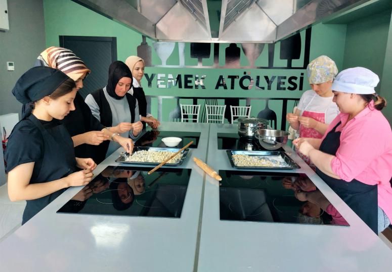 BÖLGESİNDE BİR İLK OLAN MÜKEMMELİYET MERKEZİNE YOĞUN İLGİ