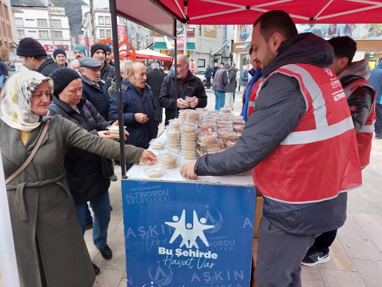 ALTINORDU’DA KANDİL GELENEĞİ BOZULMADI