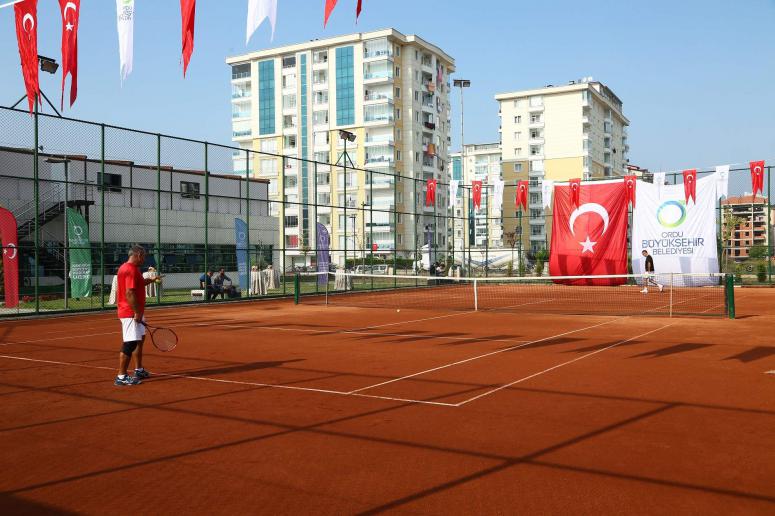 VETERAN TENİSÇİLER YAZ KUPASI’NDA BİR ARAYA GELİYOR