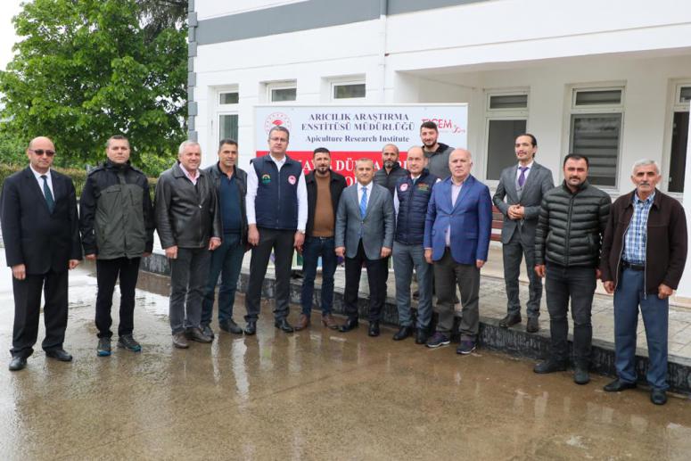 Vali Sonel, “Dünya Arı Günü” Dolayısıyla Düzenlenen Etkinliğe Katıldı