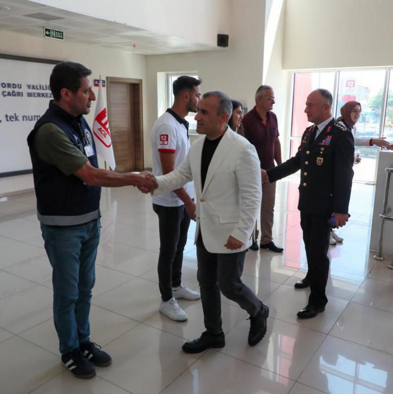 Vali Sonel, Çalışan Kamu Görevlilerinin Bayramını Kutladı