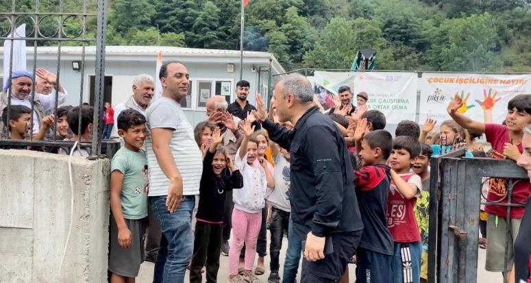 Vali Sonel, Mevsimlik Tarım İşçilerini Ziyaret Etti