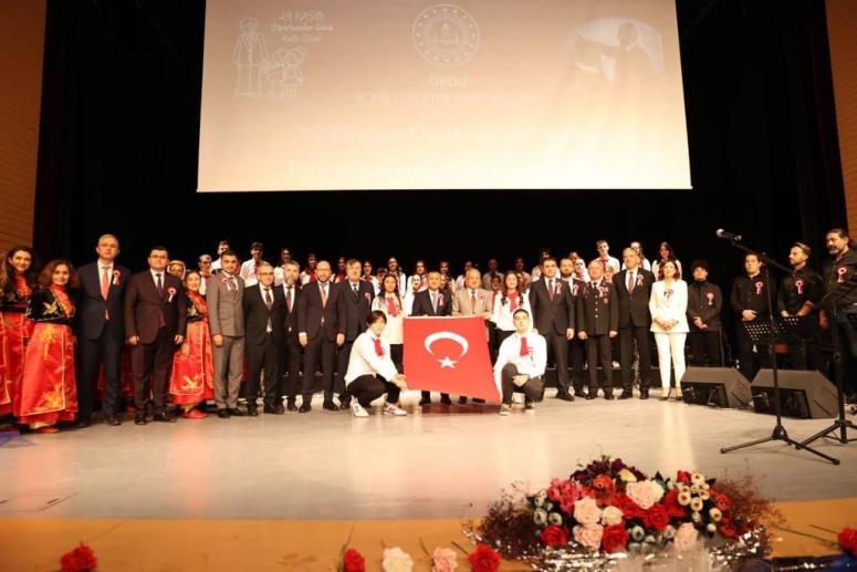 24 Kasım Öğretmenler Günü Çeşitli Programlarla Kutlandı