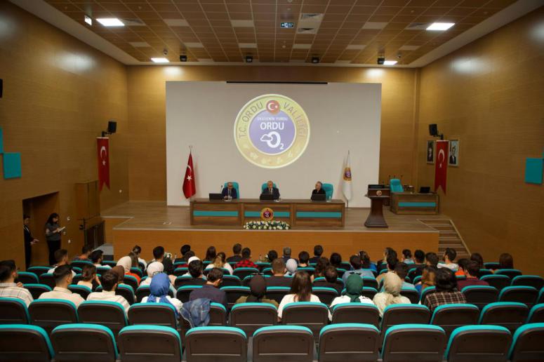 Atatürk Üniversitesi Öğrencileri Vali Erol’u Ziyaret Etti