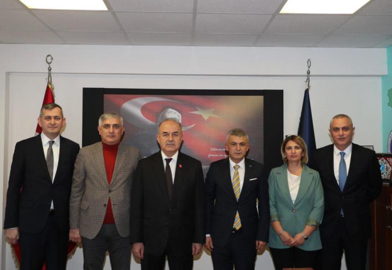 Vali Erol, İade-i Ziyaretlerine Devam Etti