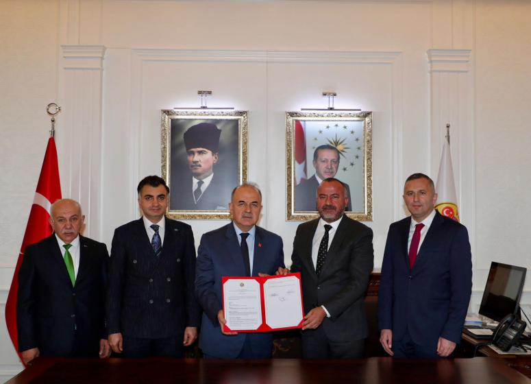 İş İnsanı Burhan Erçal’dan Eğitime Destek