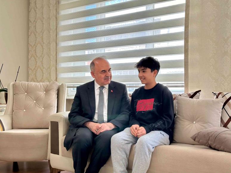 Vali Erol, Hane Ziyaretlerine Bugün de Devam Etti