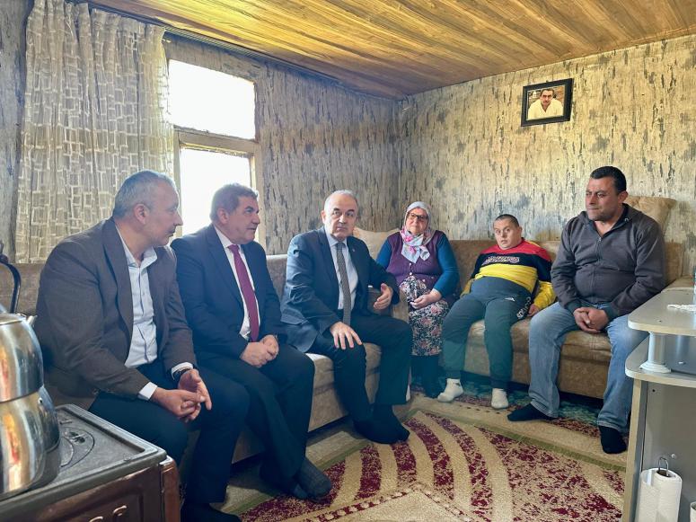 Vali Erol, Hane Ziyaretlerini Sürdürüyor
