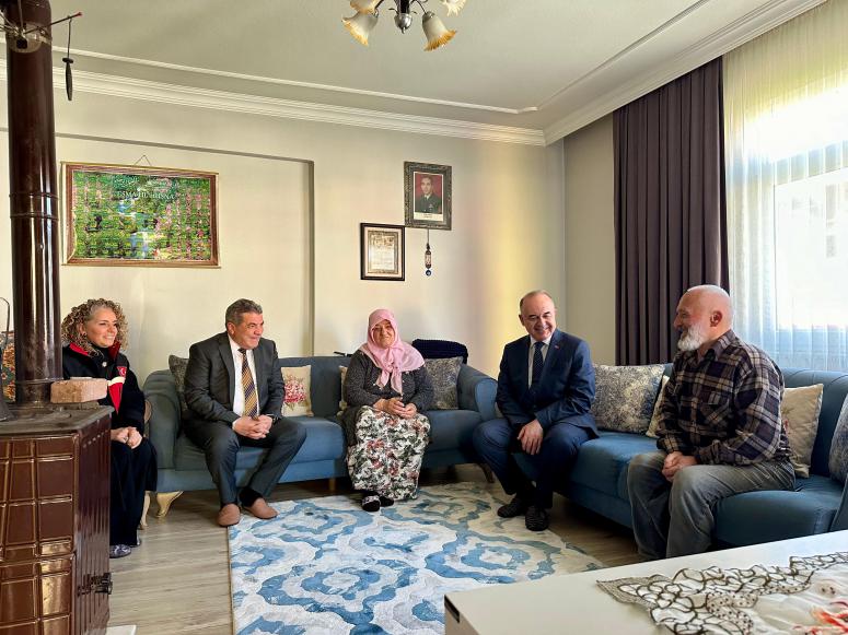 Vali Erol, Hane Ziyaretlerine Ramazan Ayında da Devam Ediyor