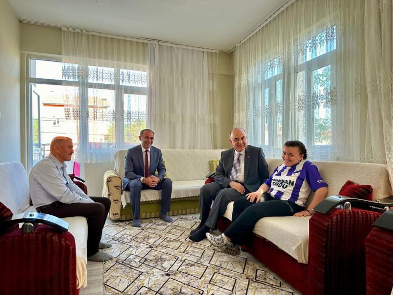 Vali Erol, Protez Bacağına Kavuşan Büşra’yı Ziyaret Etti