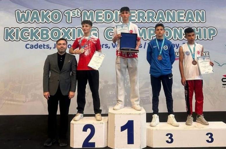 BÜYÜKŞEHİR SPORCULARINDAN KİCK BOKSTA BÜYÜK BAŞARI