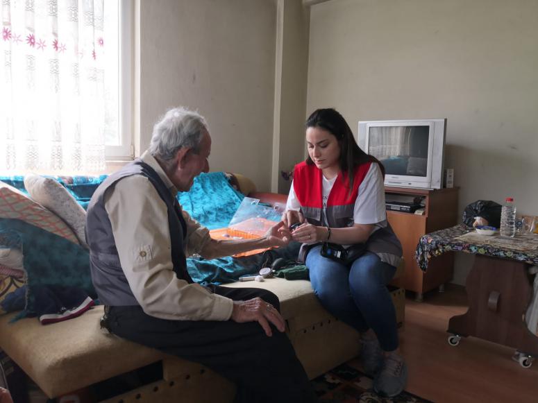 BÜYÜKŞEHİRLE YAŞ ALMIŞ VATANDAŞLARIN HAYATI KOLAYLAŞIYOR