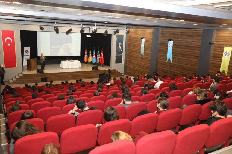 TECRÜBESİNİ ÖĞRENCİLERLE PAYLAŞTI