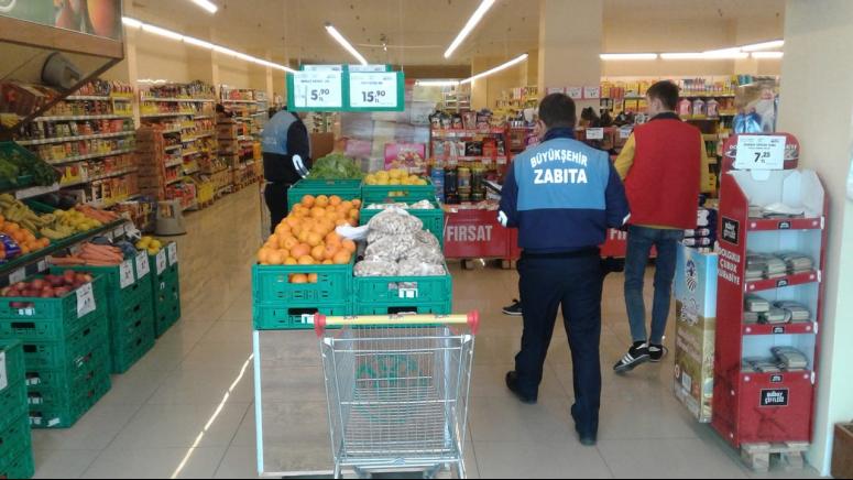 BÜYÜKŞEHİR ZABITA EKİPLERİ KORONAVİRÜS DENETİMİNİ ARTIRDI