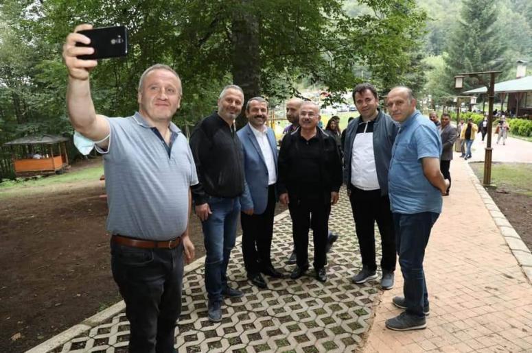 BAŞKAN GÜLER, BAYRAMI VATANDAŞLARLA GEÇİRİYOR