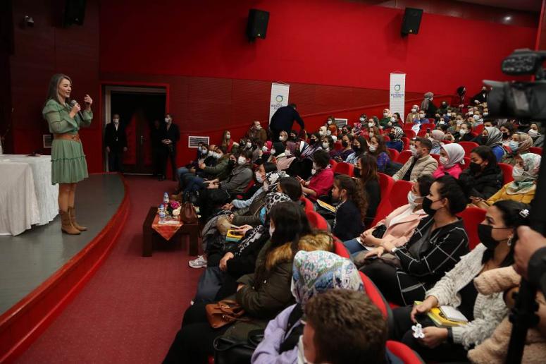AKADEMİSYEN ANNE ORDULULARLA BULUŞTU