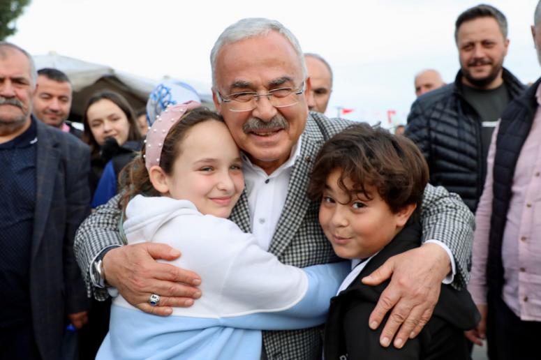 HAMSİ FESTİVALİNDE BAŞKAN GÜLER’E YOĞUN İLGİ