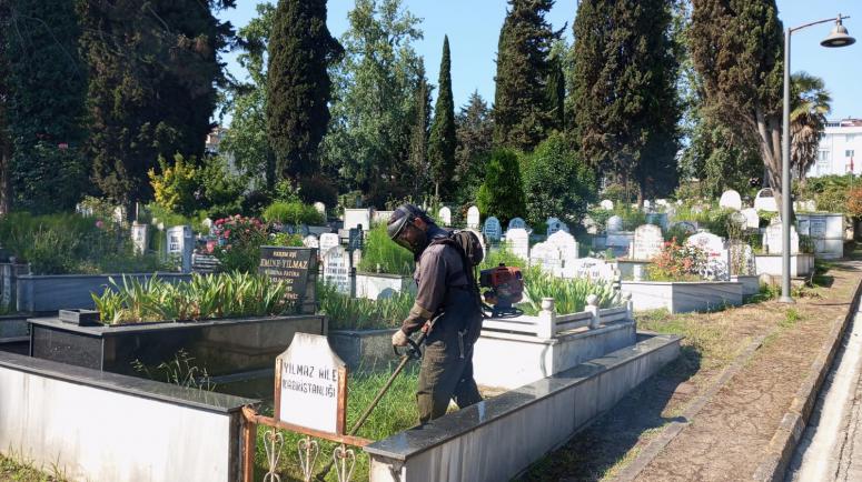 MEZARLIKLAR BAYRAMA HAZIR