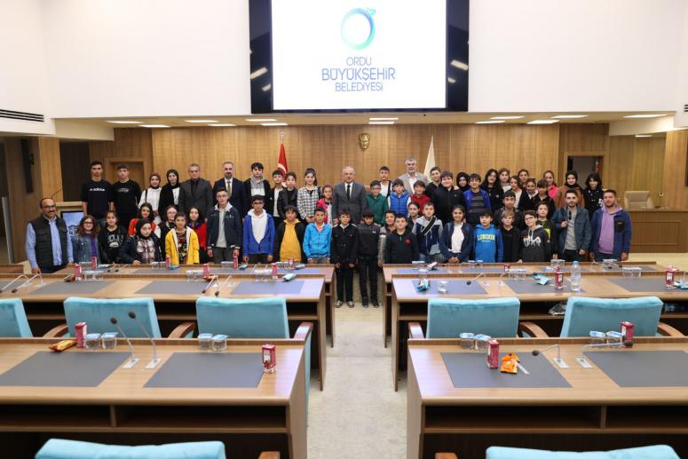 BÜYÜKŞEHİR İLK OLARAK AYBASTILI ÖĞRENCİLERİ AĞIRLADI