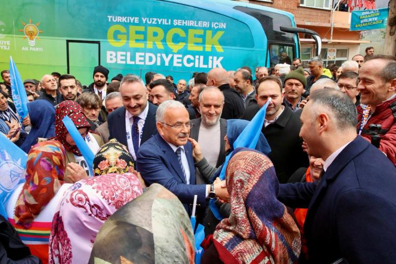 ÇATALPINAR’DA HİLMİ GÜLER İZDİHAMI