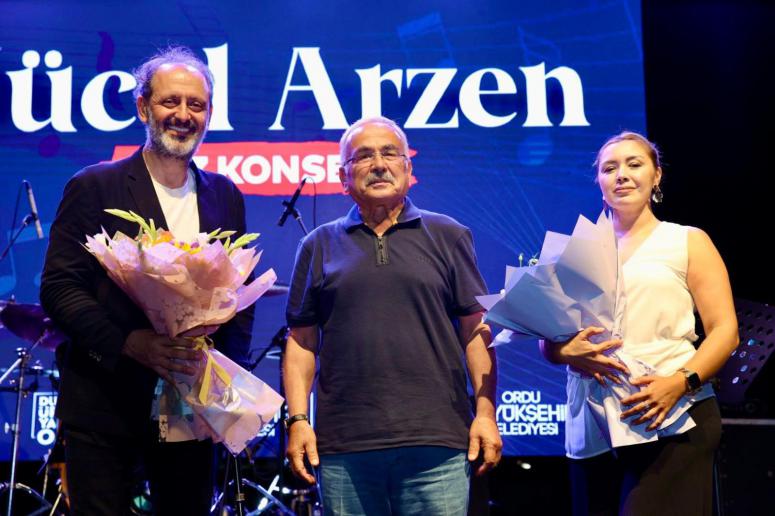 YÜCEL ARZEN’DEN UNUTULMAZ BİR MÜZİK ŞÖLENİ